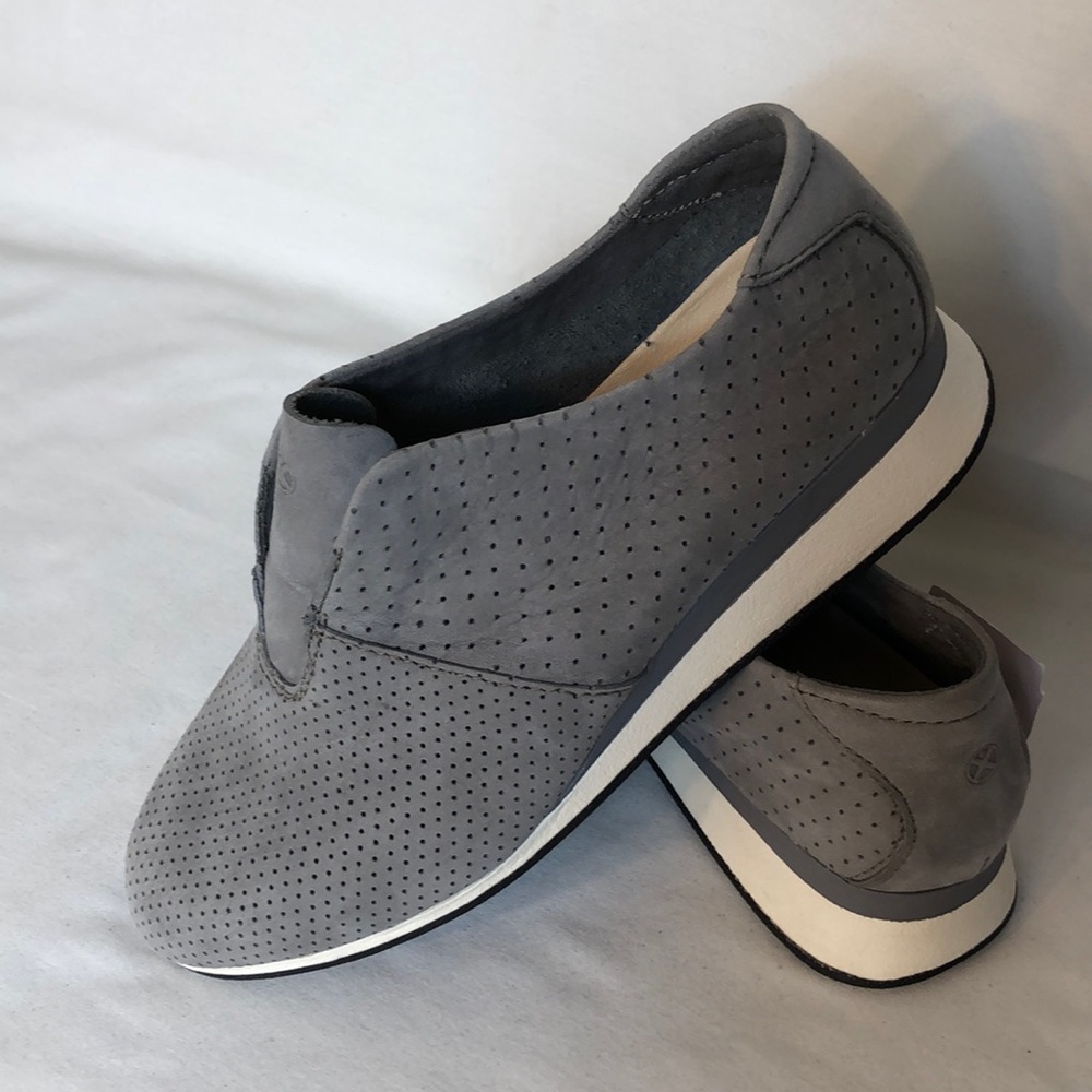 Hush Puppies new suede leather women shoes size 6